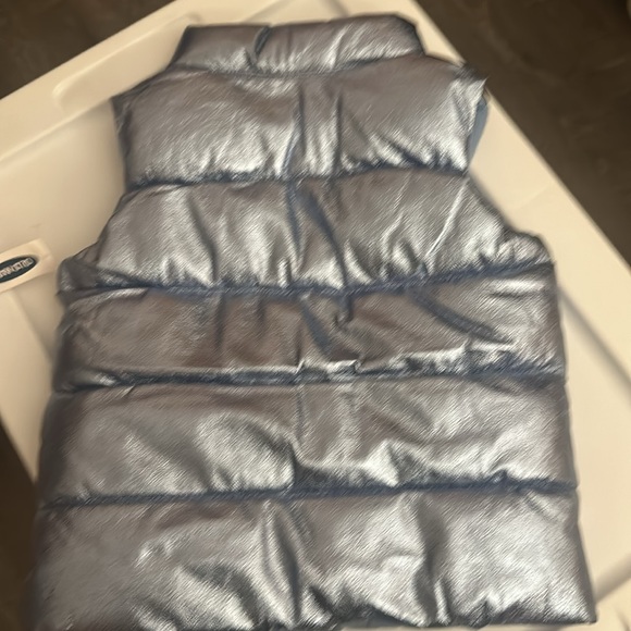 Old Navy Toddler Girl Puffer Vest - Picture 6 of 6